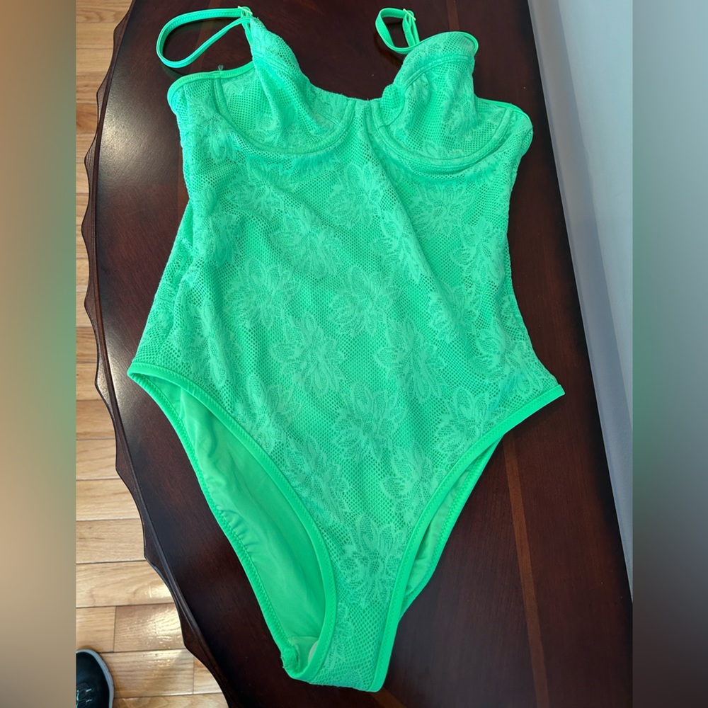 NWOT Aerie Green Lace Overlay Swimsuit size Medium